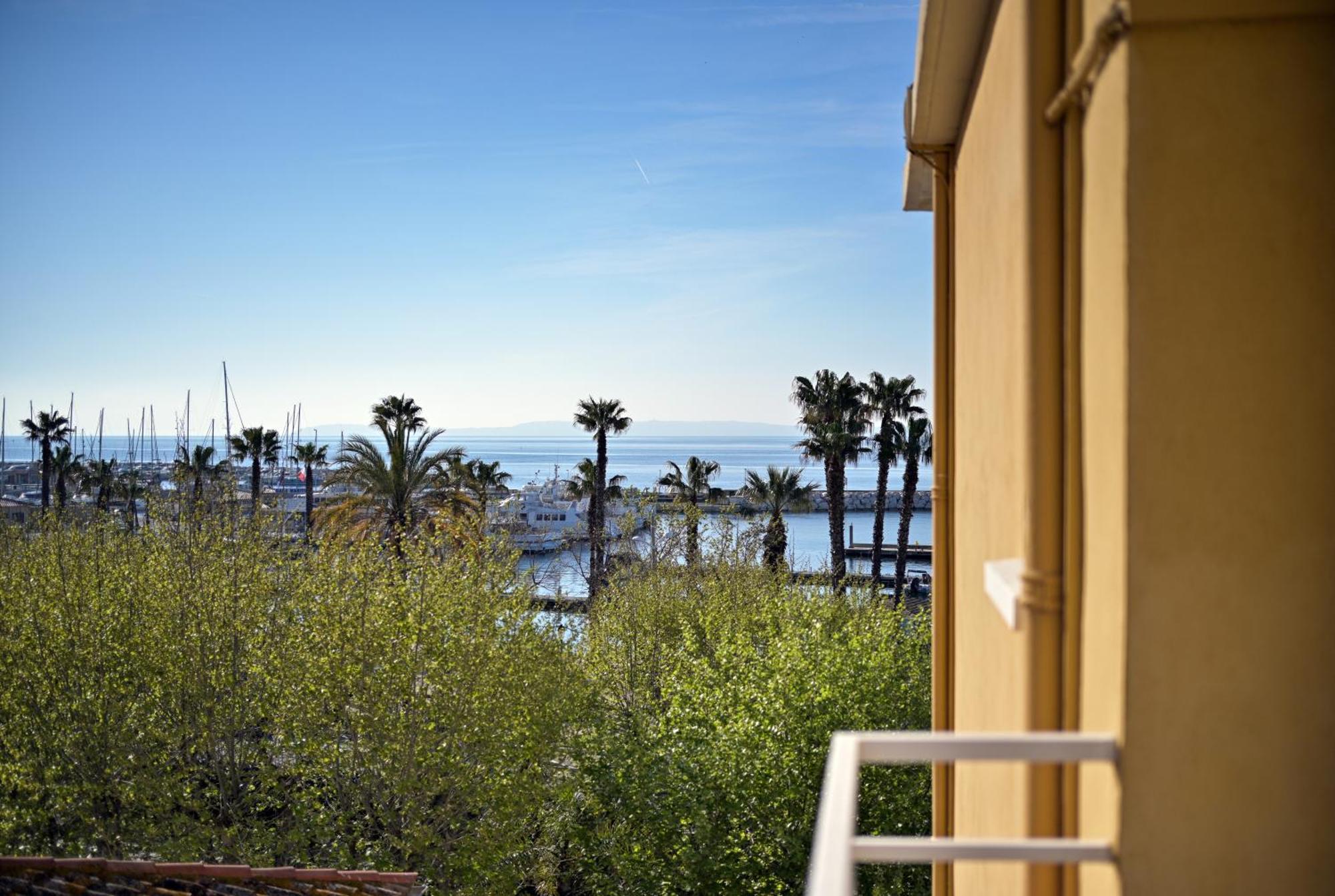 Espadon Bleu Hotel