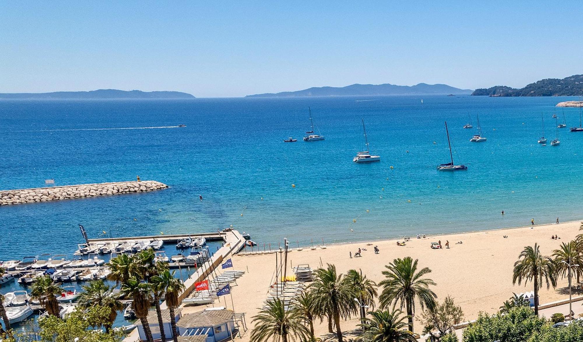 Hotel Espadon Bleu 3*